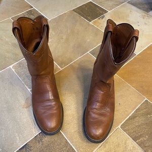 Ladies Ariat boots size 8B